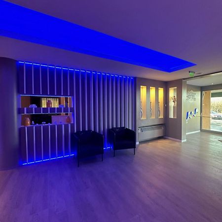 Confidence Hotel Europa Ченто Екстериор снимка