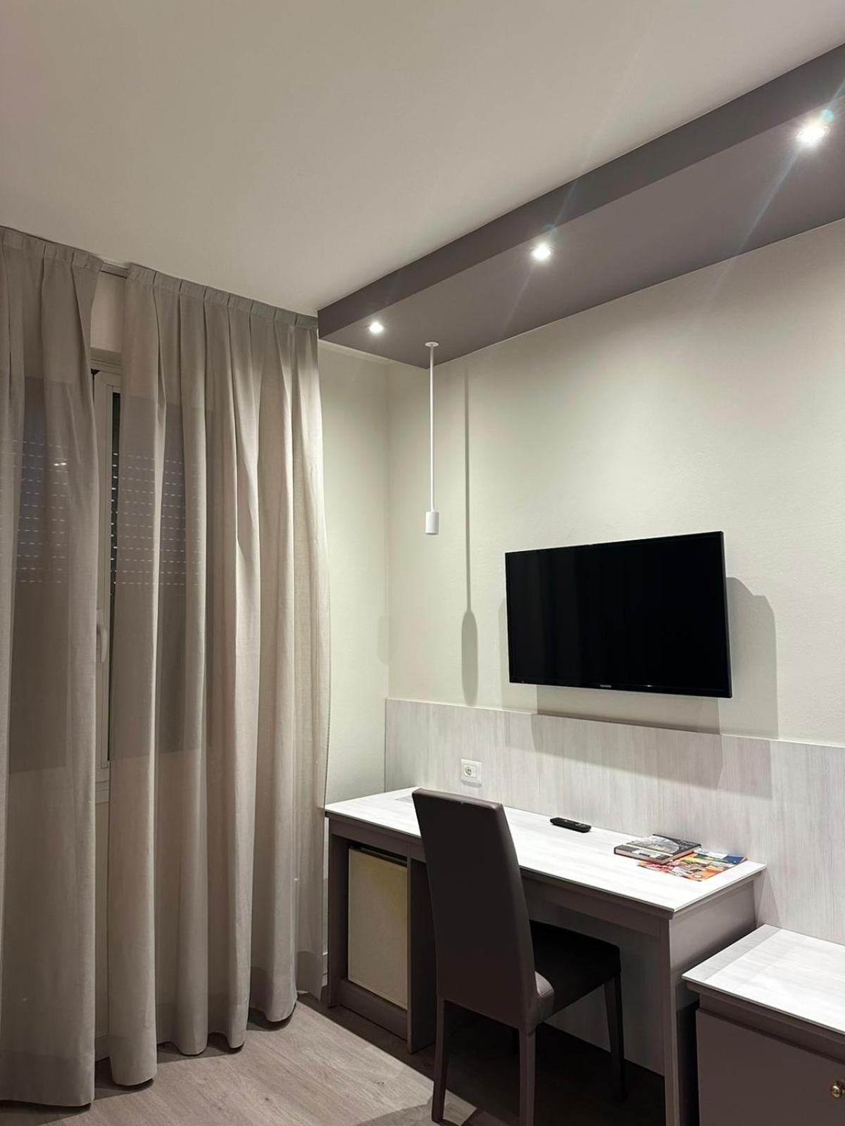 Confidence Hotel Europa Ченто Екстериор снимка