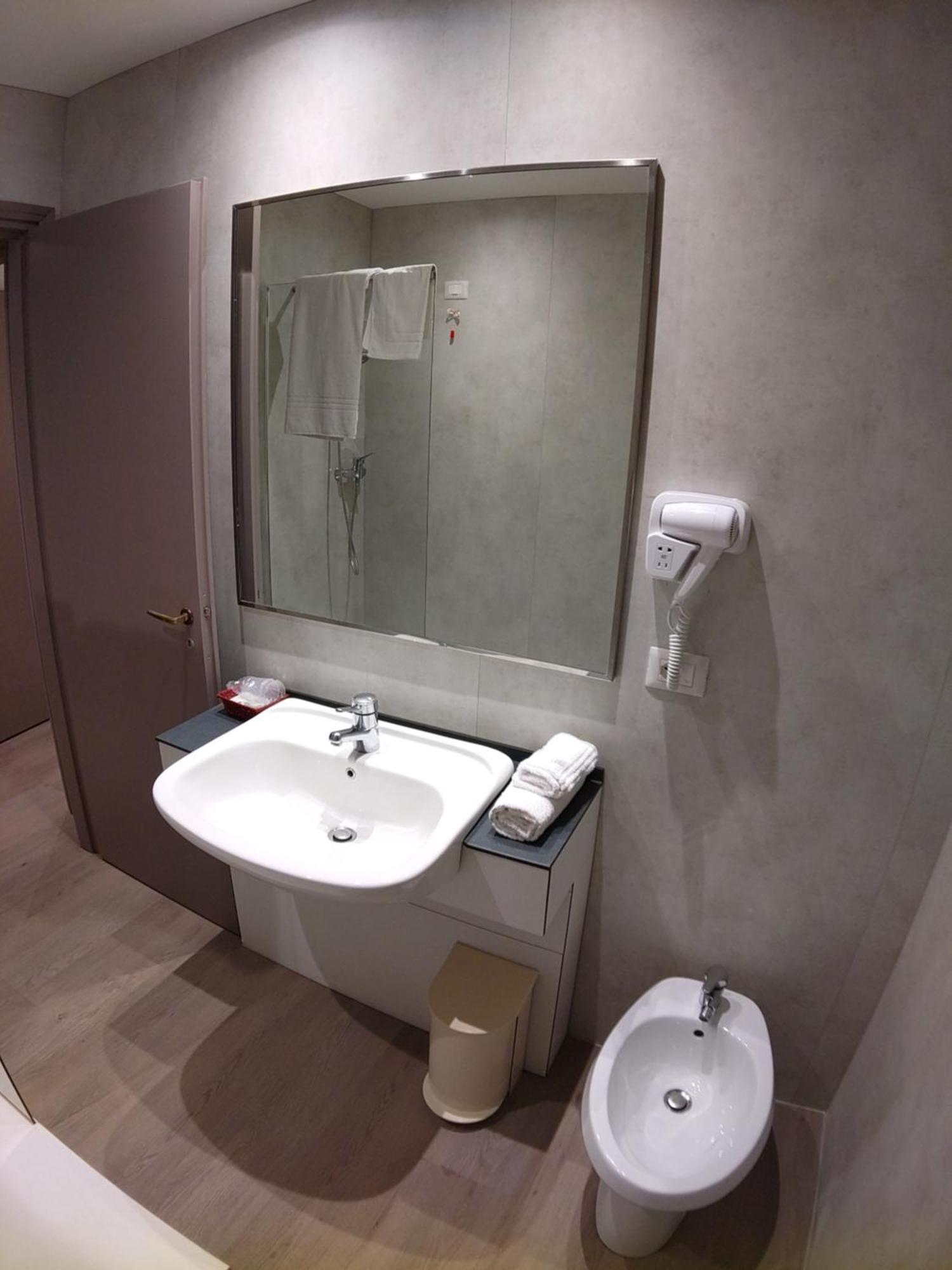 Confidence Hotel Europa Ченто Стая снимка