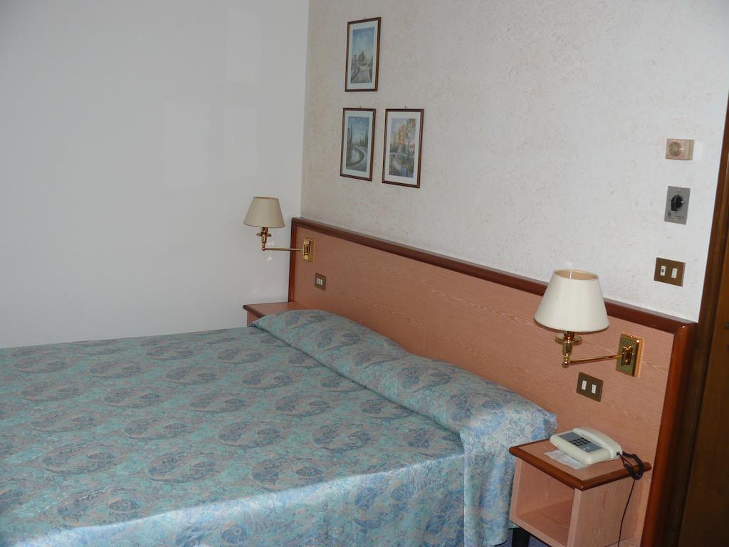 Confidence Hotel Europa Ченто Стая снимка