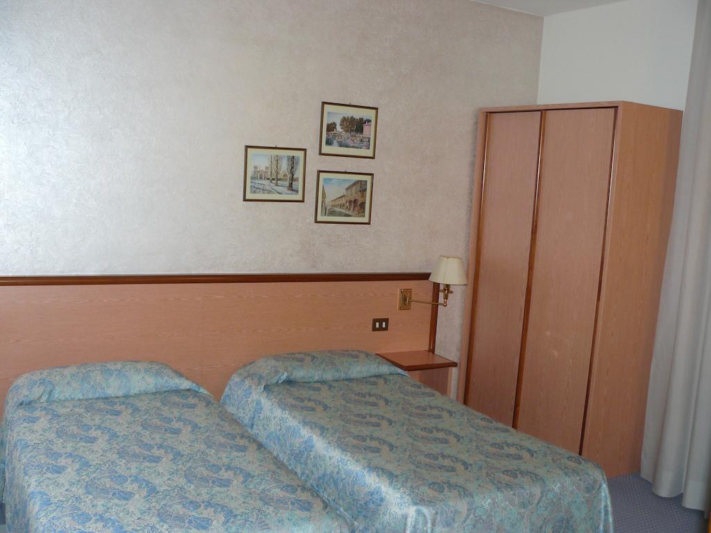 Confidence Hotel Europa Ченто Стая снимка